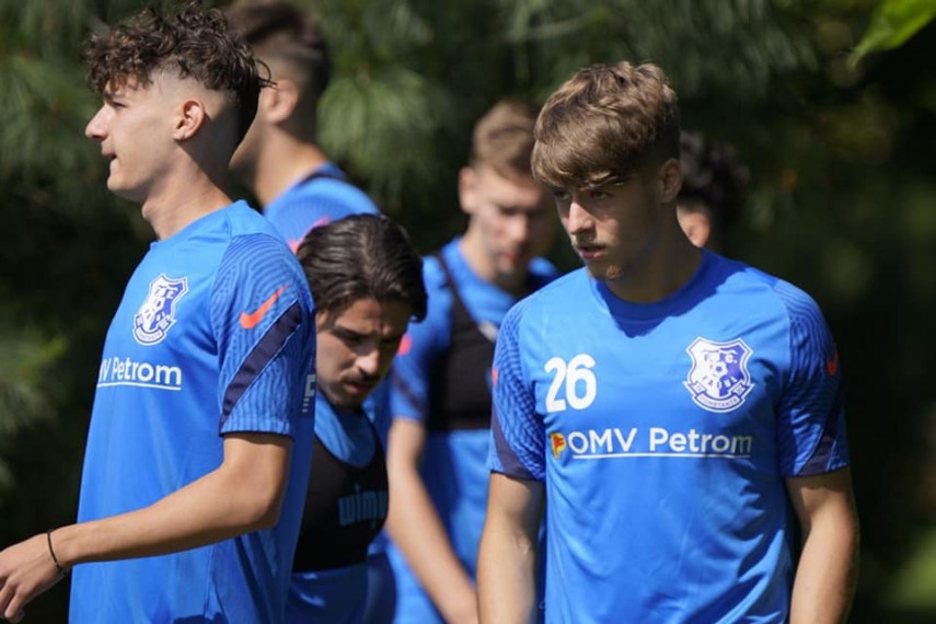 managerul tehnic gica hagi a condus primul antrenament al farului constanta 750277 managerul tehnic gica hagi a condus primul antrenament al farului constanta 750277