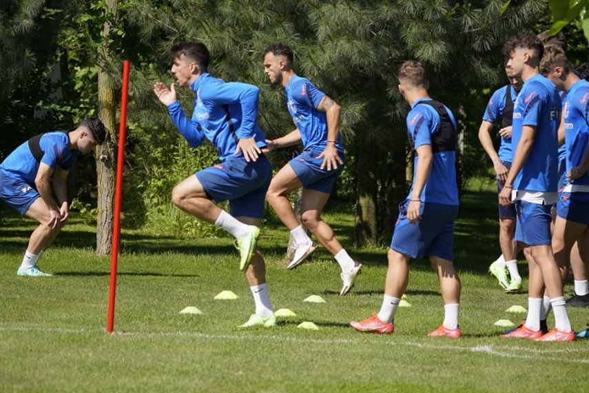 managerul tehnic gica hagi a condus primul antrenament al farului constanta 750277 managerul tehnic gica hagi a condus primul antrenament al farului constanta 750277