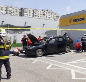 București O butelie aflată într-o mașină a explodat! Un tânăr decedat