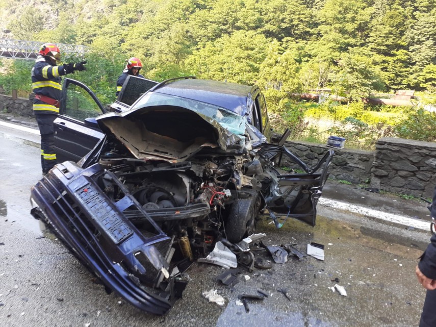 grav accident rutier aseara la brezoi valcea a fost implicat un autotren de constanta o victima incarcerata grav accident rutier aseara la brezoi valcea a fost implicat un autotren de constanta o victima incarcerata