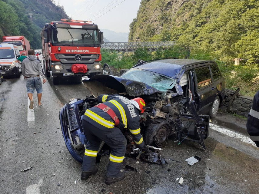 grav accident rutier aseara la brezoi valcea a fost implicat un autotren de constanta o victima incarcerata grav accident rutier aseara la brezoi valcea a fost implicat un autotren de constanta o victima incarcerata