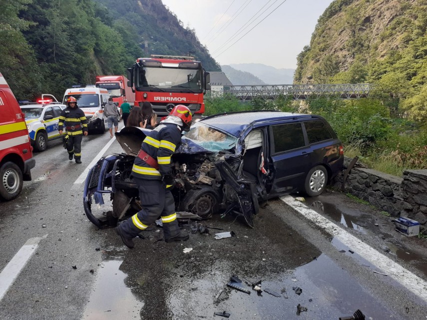 grav accident rutier aseara la brezoi valcea a fost implicat un autotren de constanta o victima incarcerata grav accident rutier aseara la brezoi valcea a fost implicat un autotren de constanta o victima incarcerata