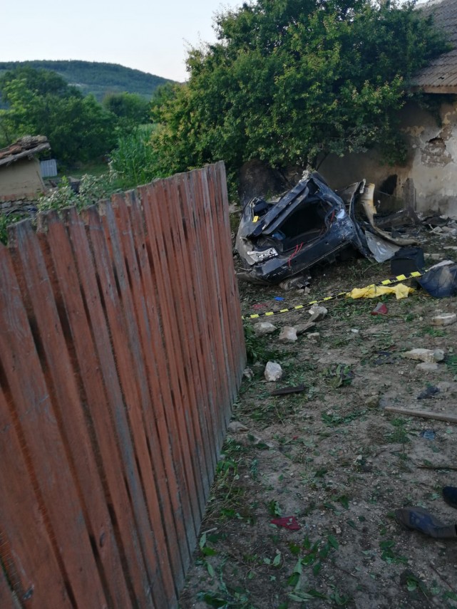 tragedie la sipote judetul constanta un mort in urma unui accident rutier masina s a zdrobit de gardul tragedie la sipote judetul constanta un mort in urma unui accident rutier masina s a zdrobit de gardul