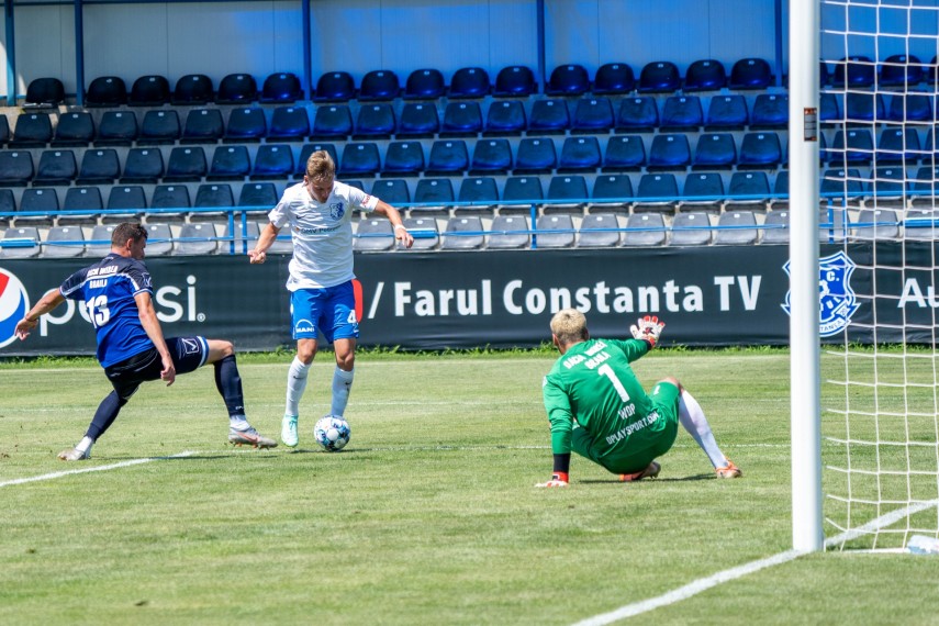 farul constanta a invins dacia unirea braila meci cu cinci goluri si un penalty ratat 752035 farul constanta a invins dacia unirea braila meci cu cinci goluri si un penalty ratat 752035