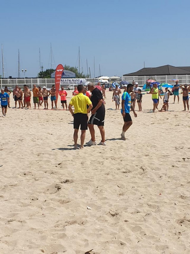 eforie nord fc farul old boys meci de fotbal pe plaja cu selectionata jurnalistilor 751854 eforie nord fc farul old boys meci de fotbal pe plaja cu selectionata jurnalistilor 751854