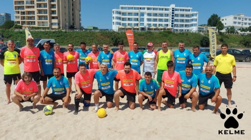 eforie nord fc farul old boys meci de fotbal pe plaja cu selectionata jurnalistilor 751854 eforie nord fc farul old boys meci de fotbal pe plaja cu selectionata jurnalistilor 751854