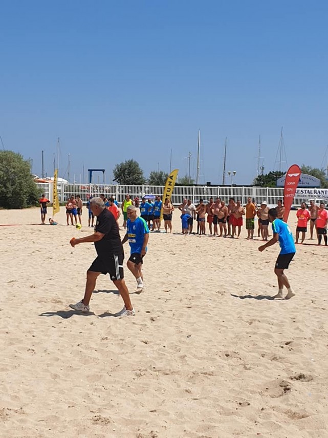 eforie nord fc farul old boys meci de fotbal pe plaja cu selectionata jurnalistilor 751854 eforie nord fc farul old boys meci de fotbal pe plaja cu selectionata jurnalistilor 751854