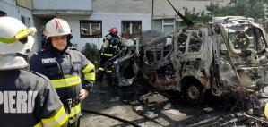 Explozie la mașina unei firme de întreținere instalații gaz metan din Râmnicu Vâlcea. Sunt victime, apartamente și mașini avariate (galerie foto) 
