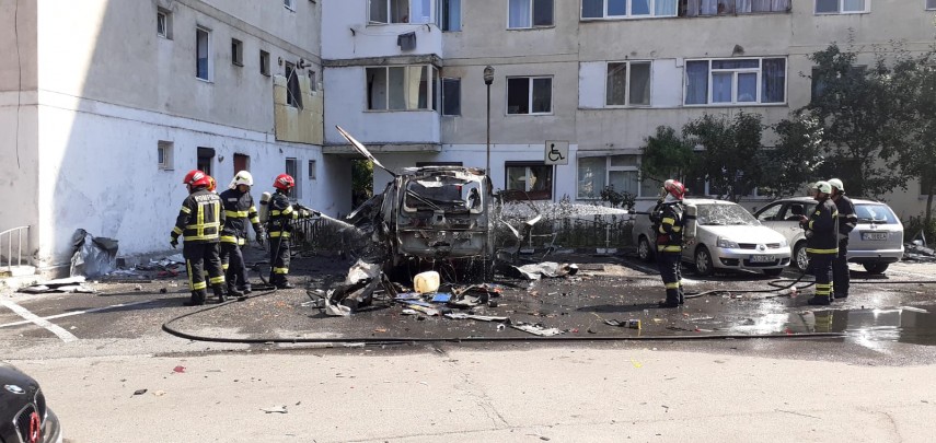 explozie la masina unei firme de intretinere instalatii gaz metan din ramnicu valcea sunt victime apartamente explozie la masina unei firme de intretinere instalatii gaz metan din ramnicu valcea sunt victime apartamente