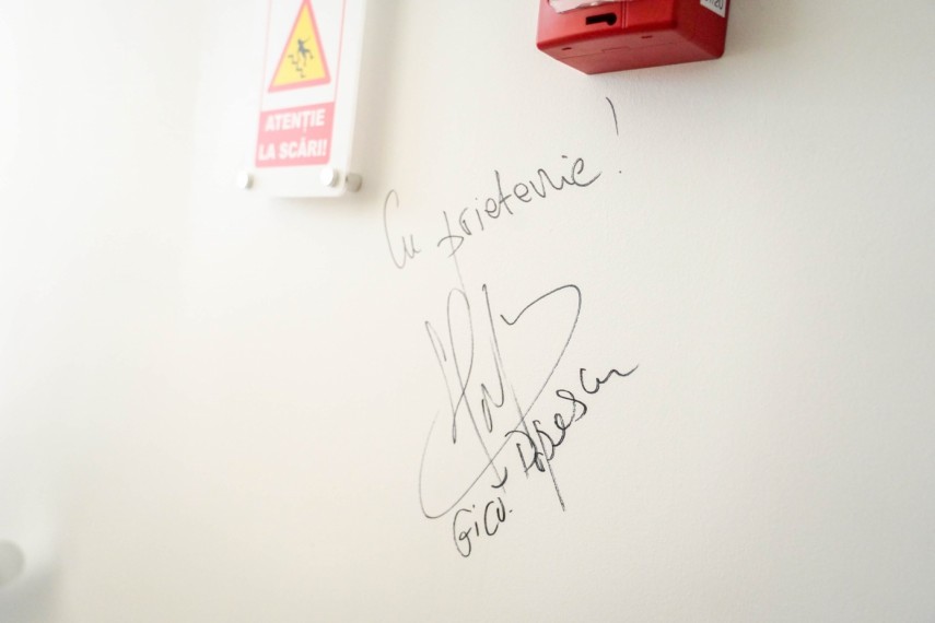 farul constanta gica popescu si tiberiu curt au impartit cadouri la spitalul judetean arad sectia pediatrie farul constanta gica popescu si tiberiu curt au impartit cadouri la spitalul judetean arad sectia pediatrie