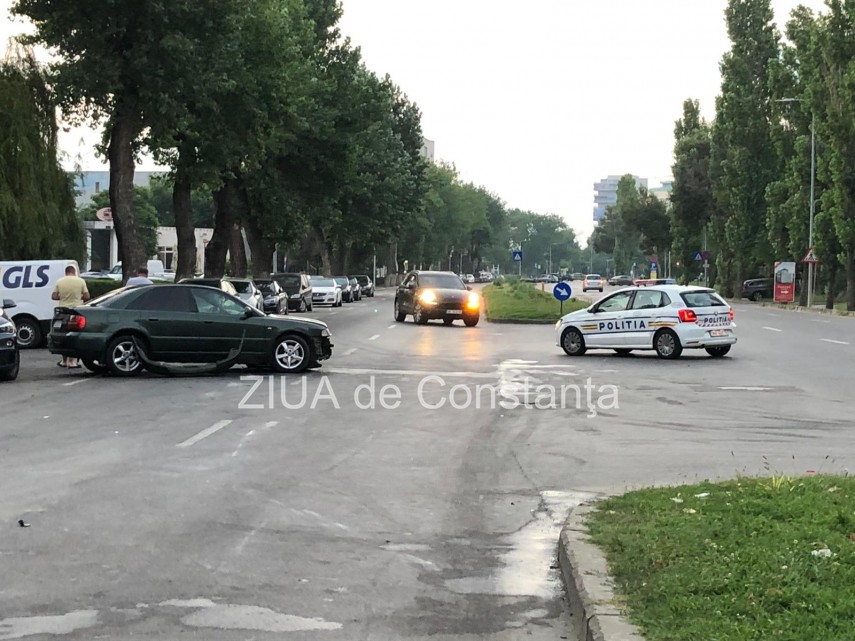 accident rutier grav in constanta pe bulevardul mamaia cinci victime o masina rasturnata galerie foto accident rutier grav in constanta pe bulevardul mamaia cinci victime o masina rasturnata galerie foto