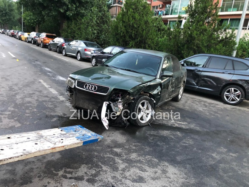 accident rutier grav in constanta pe bulevardul mamaia cinci victime o masina rasturnata galerie foto accident rutier grav in constanta pe bulevardul mamaia cinci victime o masina rasturnata galerie foto