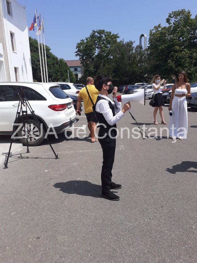un nou protest al asociatiei elevilor din constanta in vederea acordarii gratuitatii pentru transport un nou protest al asociatiei elevilor din constanta in vederea acordarii gratuitatii pentru transport