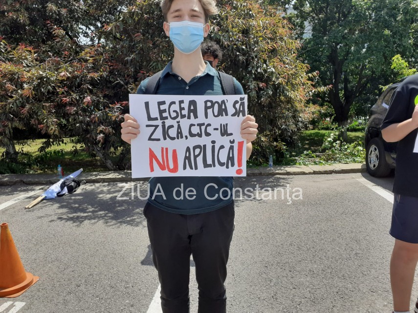 un nou protest al asociatiei elevilor din constanta in vederea acordarii gratuitatii pentru transport un nou protest al asociatiei elevilor din constanta in vederea acordarii gratuitatii pentru transport