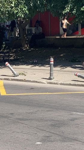 stalpisori pusi la pamant pe strada eliberarii din constanta galerie foto 755567 stalpisori pusi la pamant pe strada eliberarii din constanta galerie foto 755567