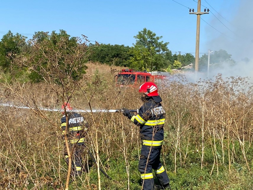 judetul tulcea pompierii isu delta chemati sa stinga incendii de vegetatie uscata ce le recomanda cetatenilor judetul tulcea pompierii isu delta chemati sa stinga incendii de vegetatie uscata ce le recomanda cetatenilor