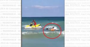 Tânăr, tras de curenți în larg, pe o plajă din stațiunea Jupiter. Au intervenit salvamarii (video)