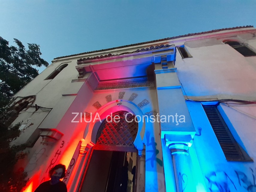 live text usile vilei sutu se deschid in aceasta seara dupa mult timp pentru expozitia one night gallery live text usile vilei sutu se deschid in aceasta seara dupa mult timp pentru expozitia one night gallery
