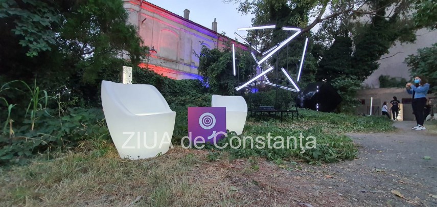 live text usile vilei sutu se deschid in aceasta seara dupa mult timp pentru expozitia one night gallery live text usile vilei sutu se deschid in aceasta seara dupa mult timp pentru expozitia one night gallery
