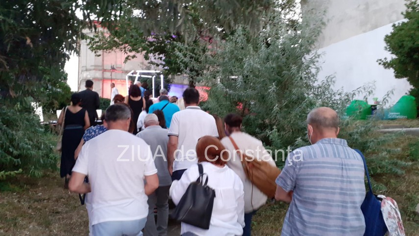 live text usile vilei sutu se deschid in aceasta seara dupa mult timp pentru expozitia one night gallery live text usile vilei sutu se deschid in aceasta seara dupa mult timp pentru expozitia one night gallery