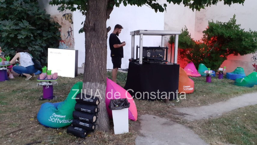 live text usile vilei sutu se deschid in aceasta seara dupa mult timp pentru expozitia one night gallery live text usile vilei sutu se deschid in aceasta seara dupa mult timp pentru expozitia one night gallery