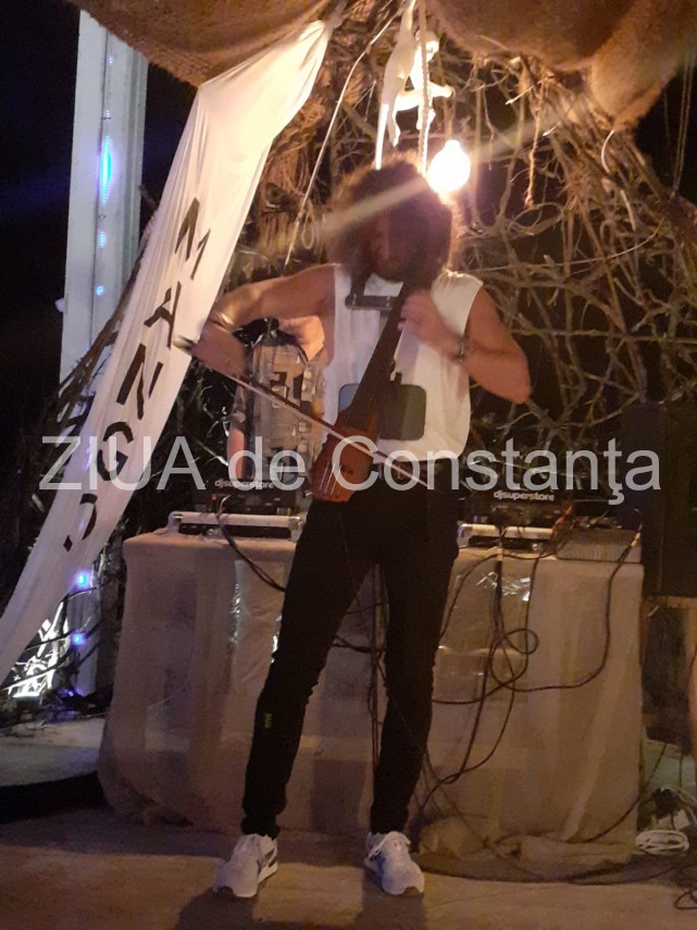 eveniment inedit in vama veche renumitul violoncelist andrei cavassi a sustinut un concert incendiar eveniment inedit in vama veche renumitul violoncelist andrei cavassi a sustinut un concert incendiar