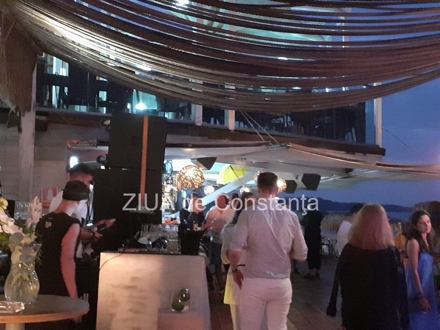 eveniment inedit in vama veche renumitul violoncelist andrei cavassi a sustinut un concert incendiar eveniment inedit in vama veche renumitul violoncelist andrei cavassi a sustinut un concert incendiar