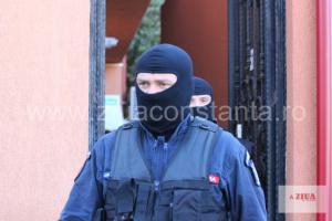 Cei doi frați din Ovidiu cercetați în Spania pentru trafic de persoane, proxenetism și trafic de droguri de risc, puși de îndată în libertate la Constanța 