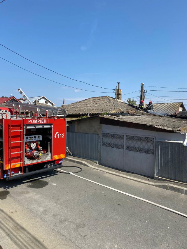 incendiu la o casa in tulcea o femeie de 73 de ani a suferit un atac de panica galerie foto 757381 incendiu la o casa in tulcea o femeie de 73 de ani a suferit un atac de panica galerie foto 757381