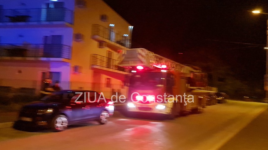 incendiu la un hotel din eforie sud turisti evacuati de pe acoperis degajarile mari de fum au pus salvatorii incendiu la un hotel din eforie sud turisti evacuati de pe acoperis degajarile mari de fum au pus salvatorii