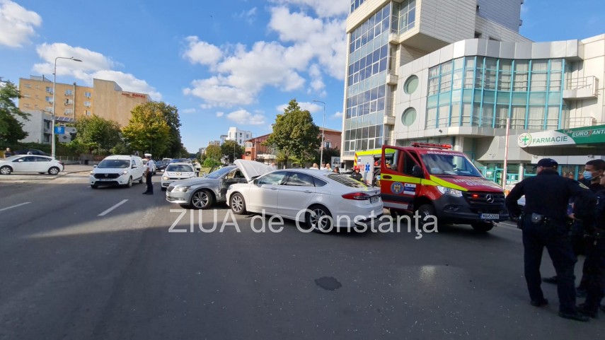 accident rutier cu trei victime in municipiul constanta intersectia strazii muncel cu bulevardul mamaia accident rutier cu trei victime in municipiul constanta intersectia strazii muncel cu bulevardul mamaia