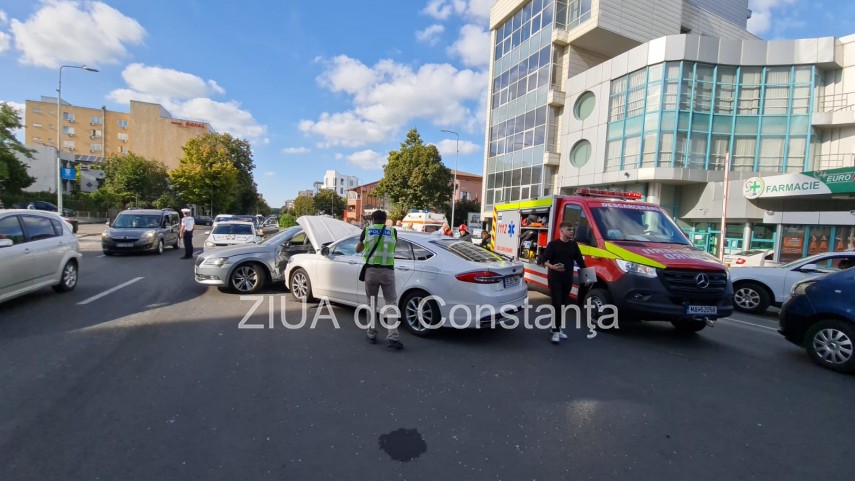accident rutier cu trei victime in municipiul constanta intersectia strazii muncel cu bulevardul mamaia accident rutier cu trei victime in municipiul constanta intersectia strazii muncel cu bulevardul mamaia
