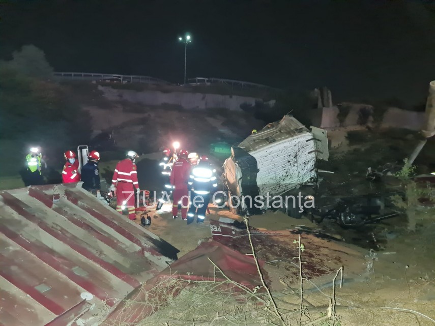 accident rutier mortal la iesire de pe a4 in sensul giratoriu de la agigea un tir a sarit peste balustrada accident rutier mortal la iesire de pe a4 in sensul giratoriu de la agigea un tir a sarit peste balustrada