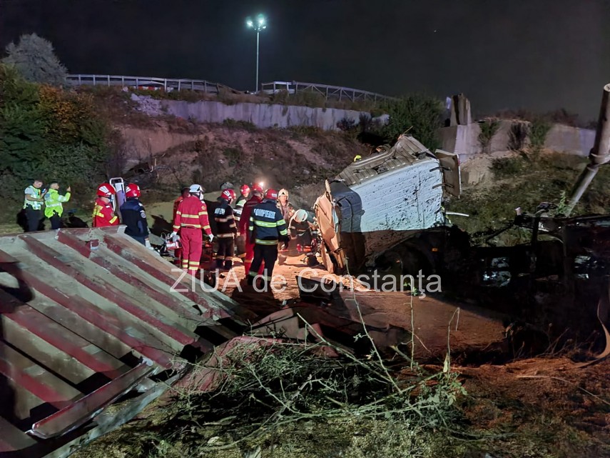 accident rutier mortal la iesire de pe a4 in sensul giratoriu de la agigea un tir a sarit peste balustrada accident rutier mortal la iesire de pe a4 in sensul giratoriu de la agigea un tir a sarit peste balustrada