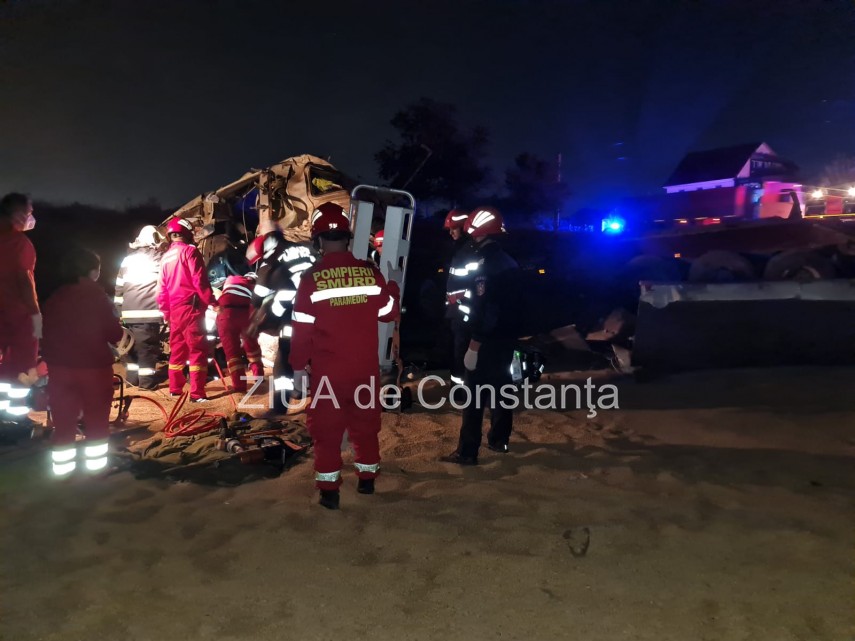 accident rutier mortal la iesire de pe a4 in sensul giratoriu de la agigea un tir a sarit peste balustrada accident rutier mortal la iesire de pe a4 in sensul giratoriu de la agigea un tir a sarit peste balustrada
