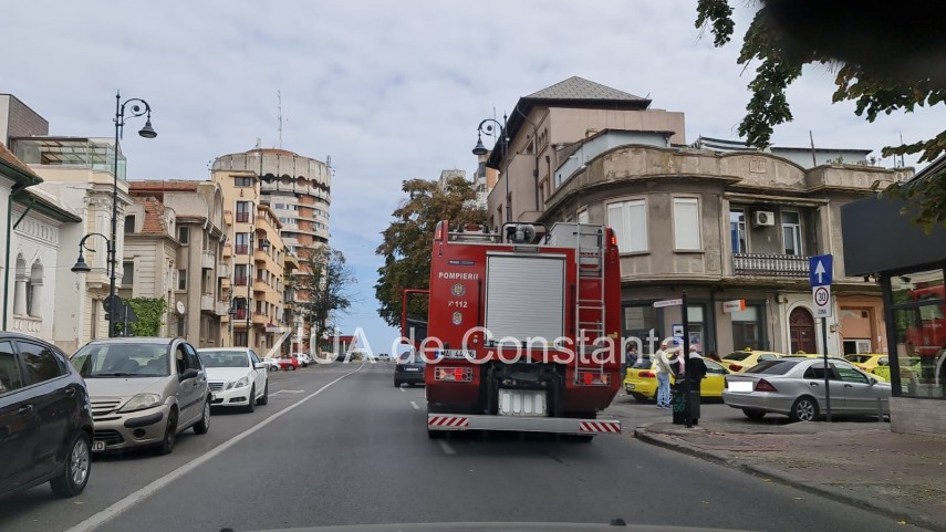 constanta incendiu intr un apartament de pe strada ecaterina varga galerie foto si video 759327 constanta incendiu intr un apartament de pe strada ecaterina varga galerie foto si video 759327