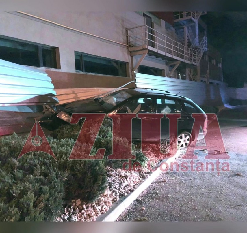 constanta accident rutier masina intrata in gard pe bulevardul i c bratianu 759399 constanta accident rutier masina intrata in gard pe bulevardul i c bratianu 759399