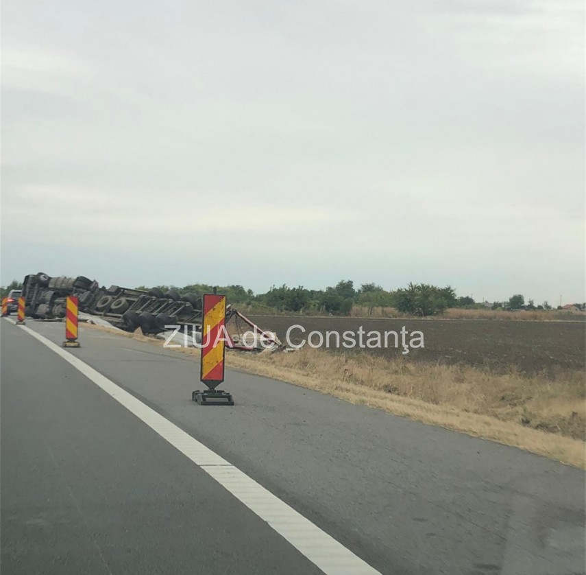 un tir s a rasturnat pe autostrada a2 bucuresti constanta galerie foto 759420 un tir s a rasturnat pe autostrada a2 bucuresti constanta galerie foto 759420