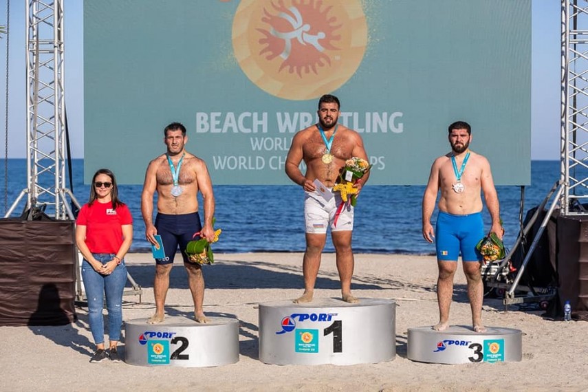 constanta a gazduit campionatul mondial de lupte pe plaja pe podium au urcat si reprezentanti ai litoralului constanta a gazduit campionatul mondial de lupte pe plaja pe podium au urcat si reprezentanti ai litoralului