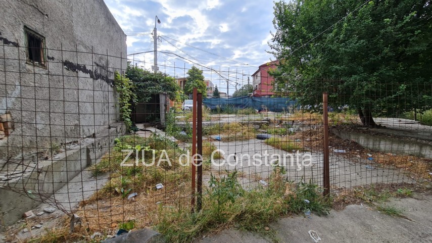 mizerie pe o strada din centrul constantei ce spune municipalitatea 759461 mizerie pe o strada din centrul constantei ce spune municipalitatea 759461