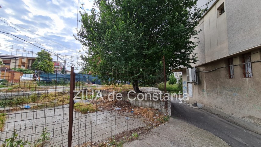 mizerie pe o strada din centrul constantei ce spune municipalitatea 759461 mizerie pe o strada din centrul constantei ce spune municipalitatea 759461