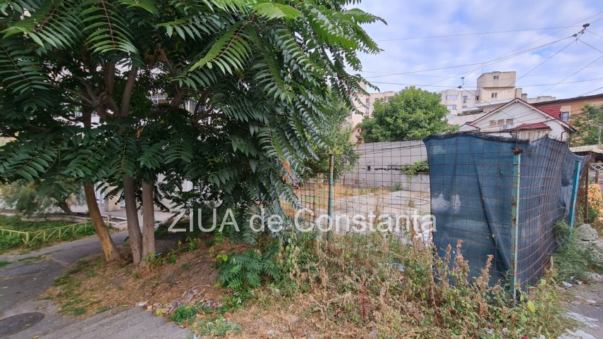 mizerie pe o strada din centrul constantei ce spune municipalitatea 759461 mizerie pe o strada din centrul constantei ce spune municipalitatea 759461