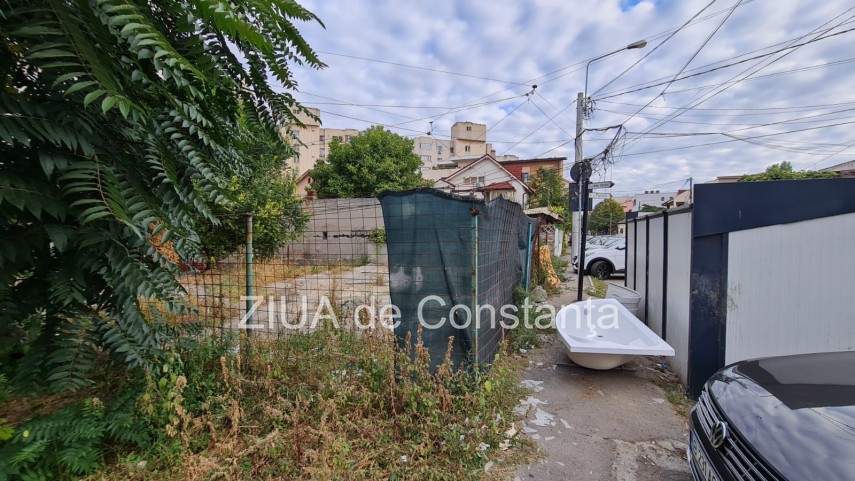 mizerie pe o strada din centrul constantei ce spune municipalitatea 759461 mizerie pe o strada din centrul constantei ce spune municipalitatea 759461