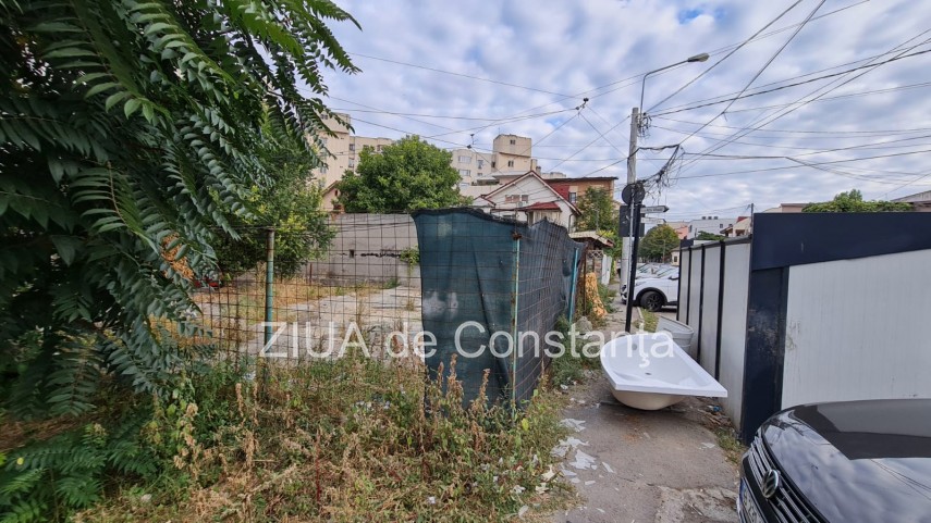 mizerie pe o strada din centrul constantei ce spune municipalitatea 759461 mizerie pe o strada din centrul constantei ce spune municipalitatea 759461