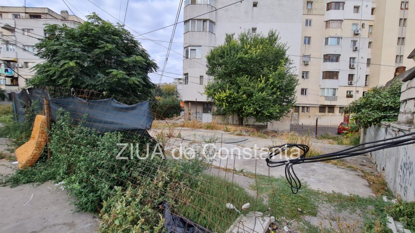 mizerie pe o strada din centrul constantei ce spune municipalitatea 759461 mizerie pe o strada din centrul constantei ce spune municipalitatea 759461