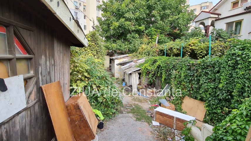 mizerie pe o strada din centrul constantei ce spune municipalitatea 759461 mizerie pe o strada din centrul constantei ce spune municipalitatea 759461