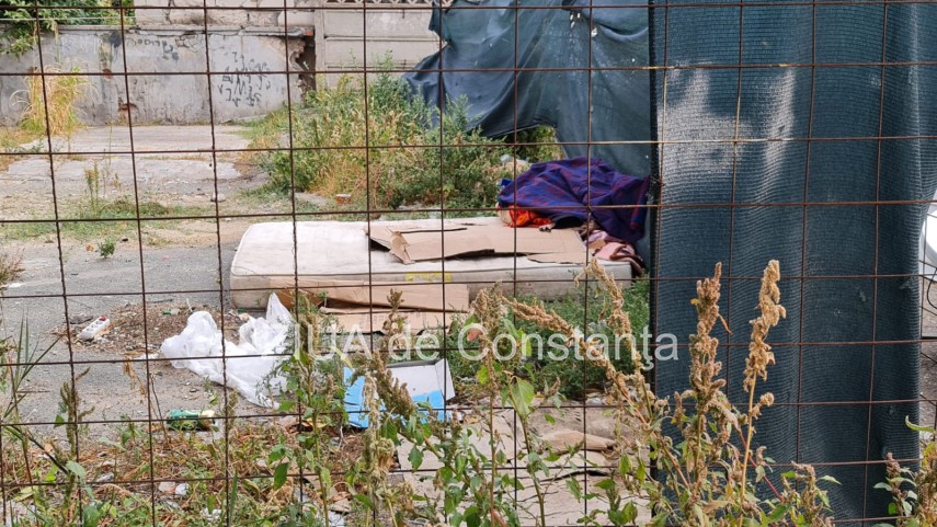 mizerie pe o strada din centrul constantei ce spune municipalitatea 759461 mizerie pe o strada din centrul constantei ce spune municipalitatea 759461