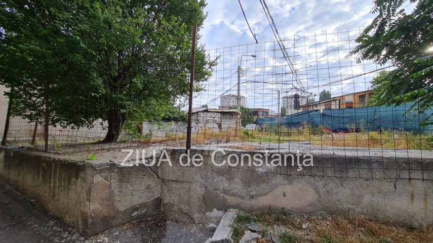 mizerie pe o strada din centrul constantei ce spune municipalitatea 759461 mizerie pe o strada din centrul constantei ce spune municipalitatea 759461