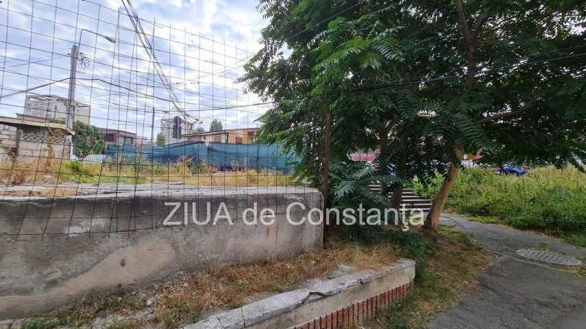 mizerie pe o strada din centrul constantei ce spune municipalitatea 759461 mizerie pe o strada din centrul constantei ce spune municipalitatea 759461