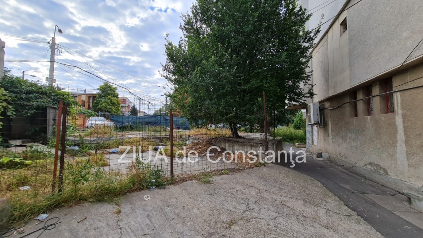 mizerie pe o strada din centrul constantei ce spune municipalitatea 759461 mizerie pe o strada din centrul constantei ce spune municipalitatea 759461